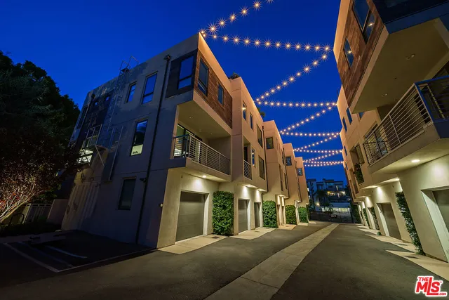 $1,297,000 | 2111 North Cahuenga Boulevard, Unit 1, Los Angeles, CA 90068