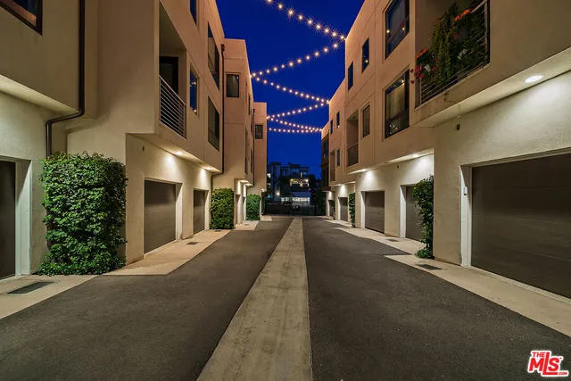 $1,297,000 | 2111 North Cahuenga Boulevard, Unit 1, Los Angeles, CA 90068