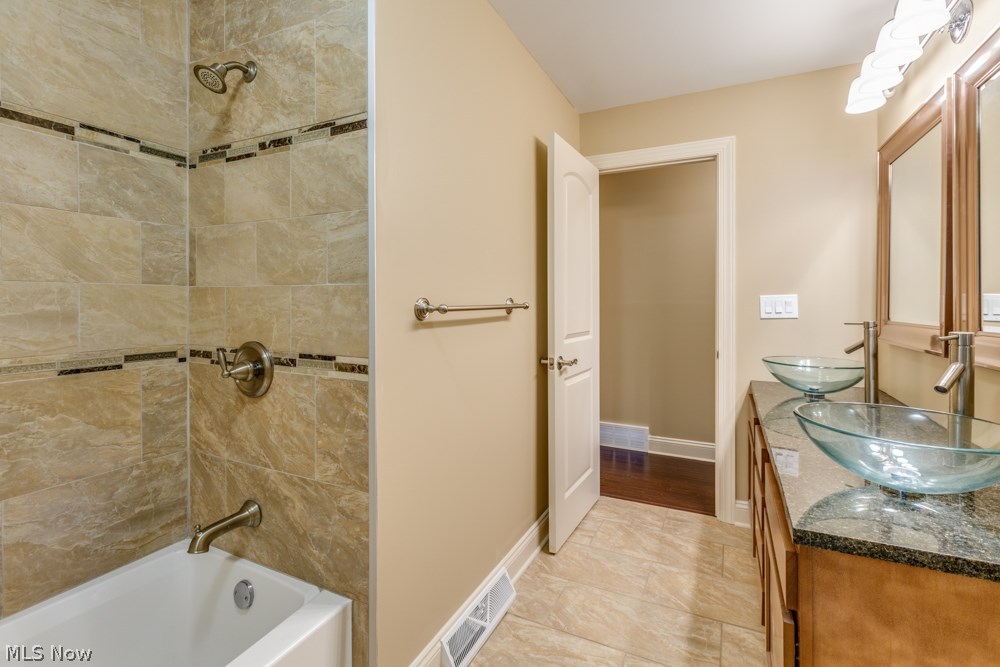 7925 Dines Road Novelty, OH 44072 - Photo 16 of 25 FULL BATHROOM