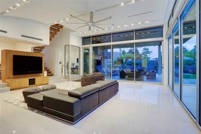 a front view of house with yard