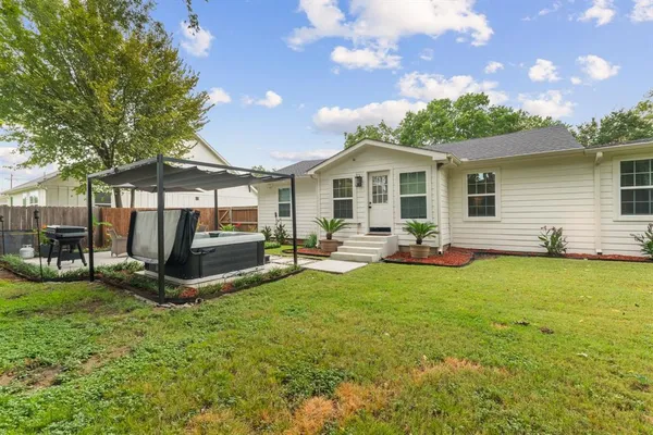 $360,000 | 408 East Liberty Street, Pilot Point, TX 76258