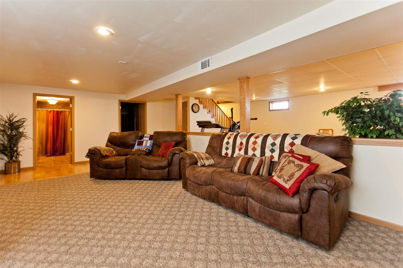1845 Honey Creek Road Manchester, IA 52057 - Photo 31 of 48 Gallery Image 31