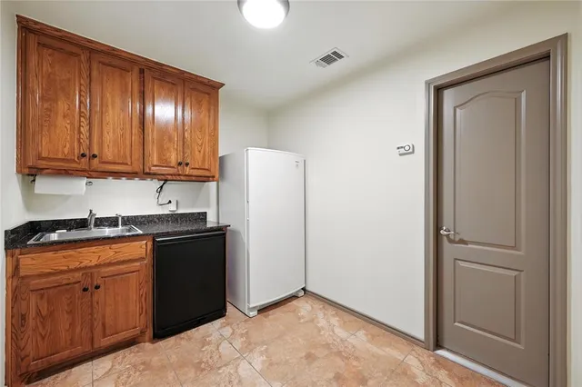 $675,000 | 10204 County Road 213, Talty, TX 75126