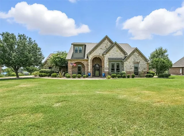 $675,000 | 10204 County Road 213, Talty, TX 75126