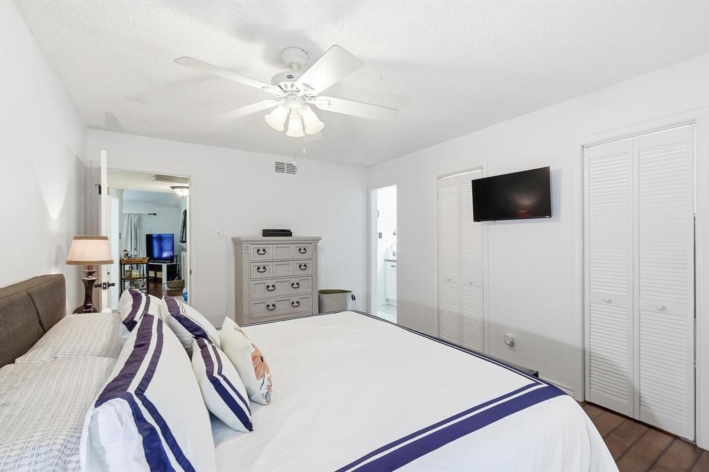 5300 Keller Springs Road, Unit 2057 Dallas, TX 75248 - Photo 24 of 35 a very nice looking room with a bed