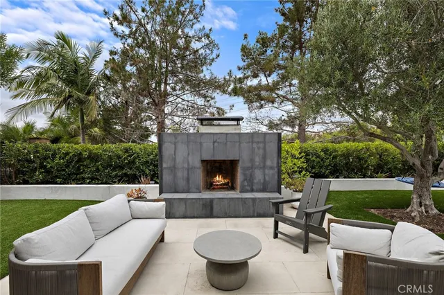a view of a backyard with sitting area