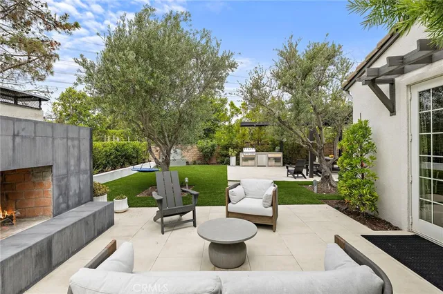 a view of a sign board with yard