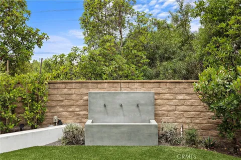 a view of a house with backyard and porch