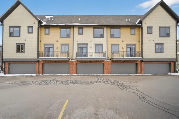 $325,000 | 2814 No Oaks, Madison, WI 53711