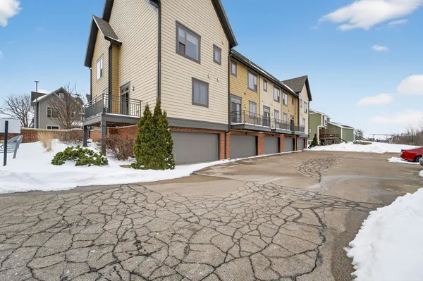 $325,000 | 2814 No Oaks, Madison, WI 53711