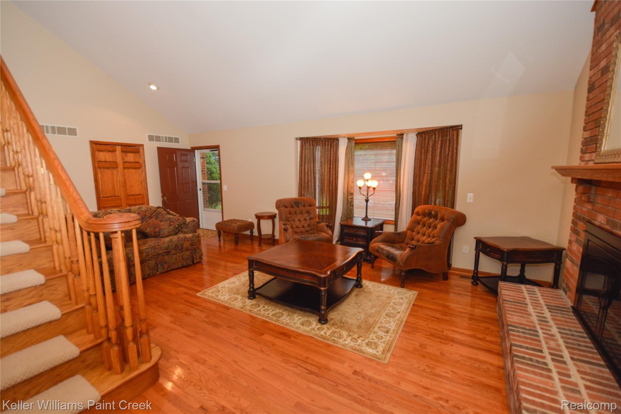 3152 Curtis Road Leonard, MI 48367 - Photo 16 of 36 LivingRoom02.jpg
