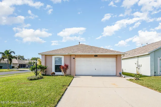 a view of a house with a yard and garage
