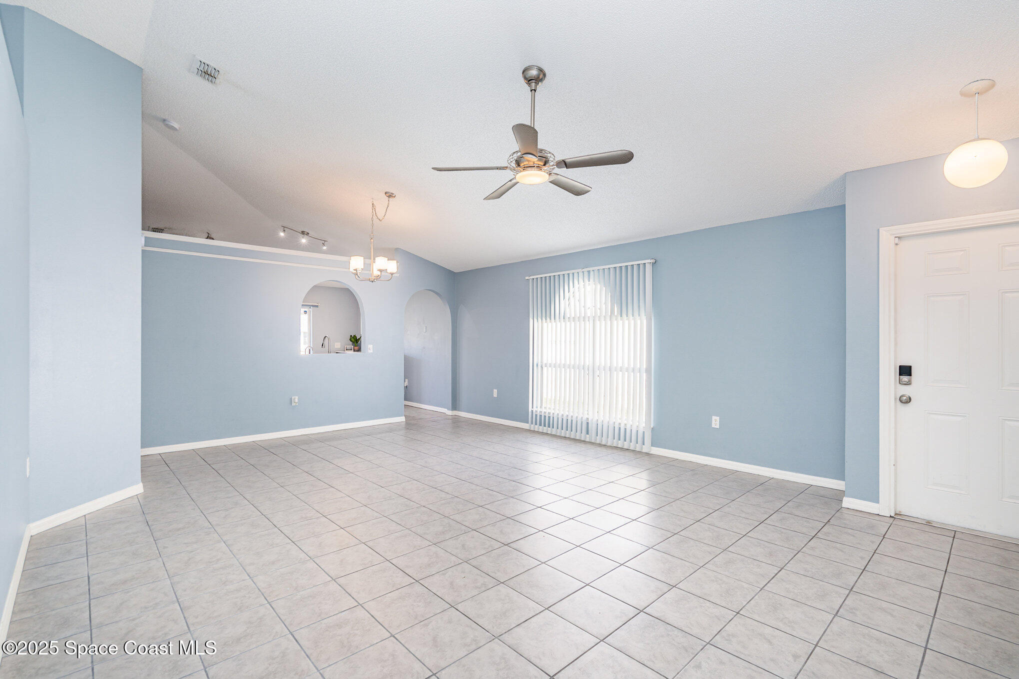 2188 Redwood Circle Palm Bay, FL 32905 - Photo 5 of 24 living room