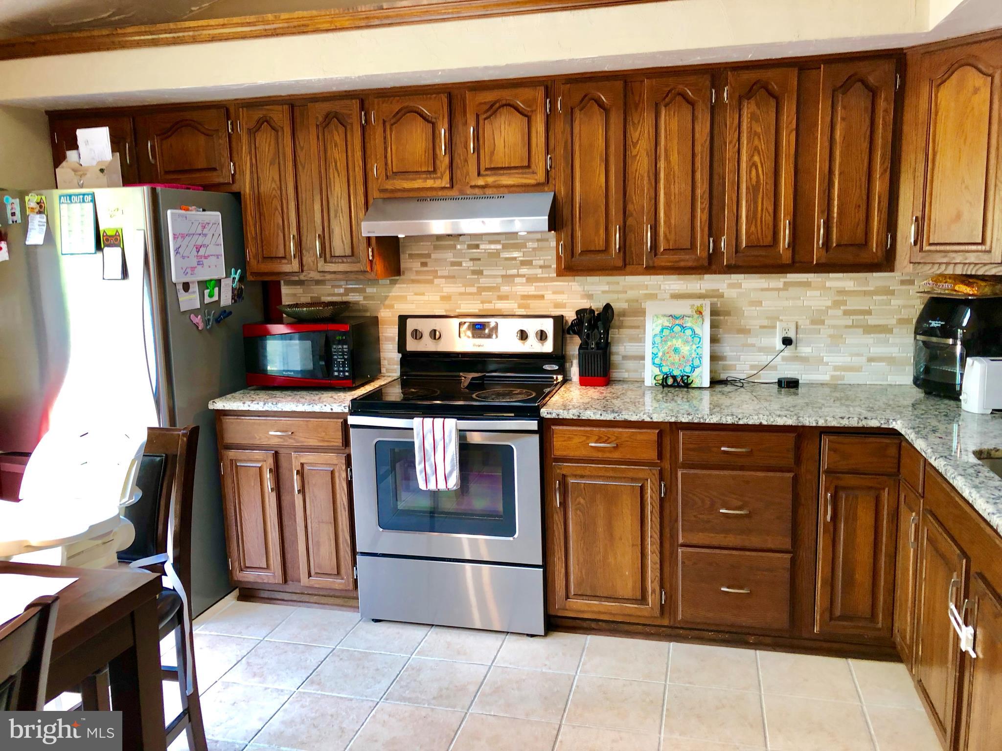 36 Pinewood Circle Hanover, PA 17331 - Photo 10 of 42 FULL SS APPLIANCE PACKAGE