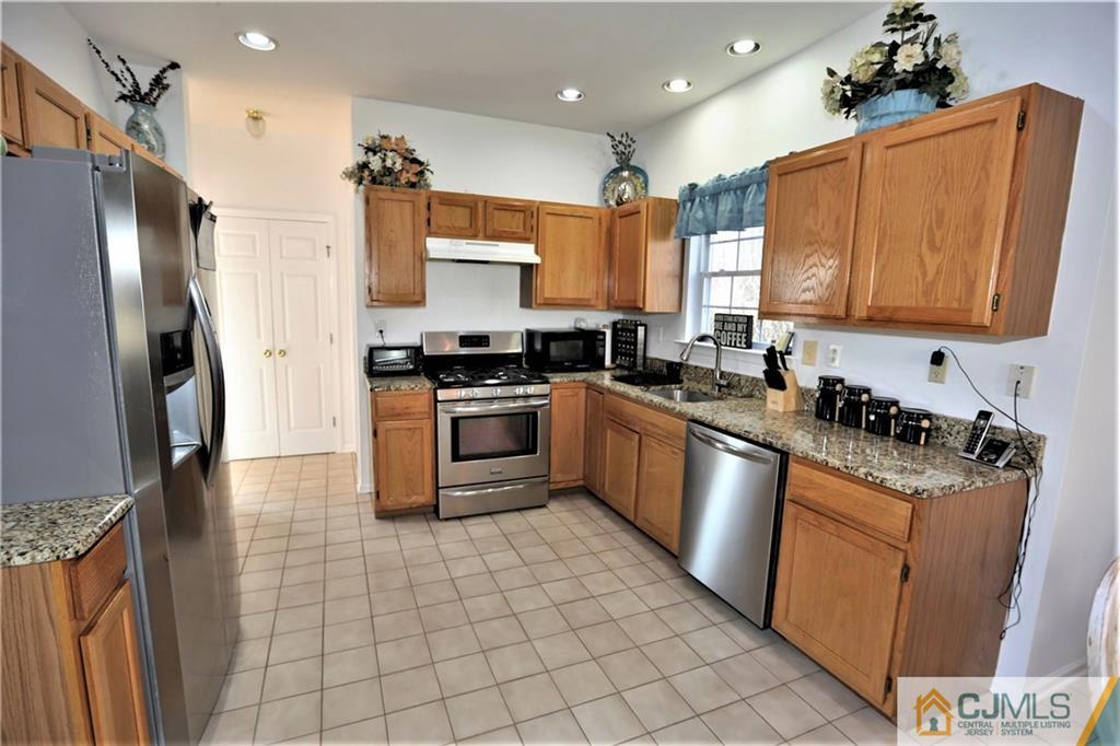 8 Putnam Road Monmouth Junction, NJ 08852 - Photo 9 of 25 Gallery Image 9