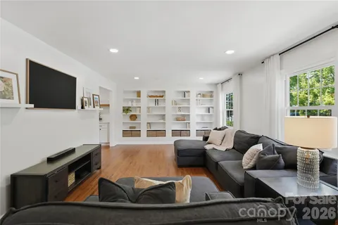 $439,900 | 1061 Eaglewood Avenue, Charlotte, NC 28212