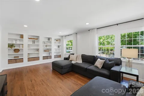 $439,900 | 1061 Eaglewood Avenue, Charlotte, NC 28212