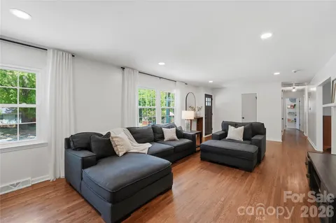 $439,900 | 1061 Eaglewood Avenue, Charlotte, NC 28212