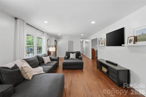 $439,900 | 1061 Eaglewood Avenue, Charlotte, NC 28212
