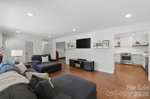 $439,900 | 1061 Eaglewood Avenue, Charlotte, NC 28212