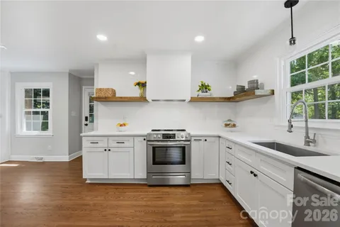 $439,900 | 1061 Eaglewood Avenue, Charlotte, NC 28212
