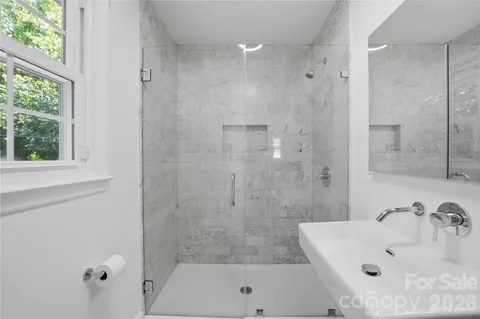 $439,900 | 1061 Eaglewood Avenue, Charlotte, NC 28212