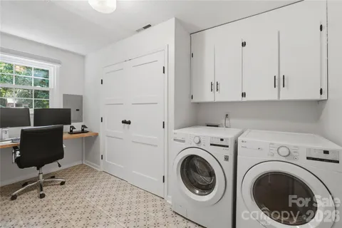 $439,900 | 1061 Eaglewood Avenue, Charlotte, NC 28212
