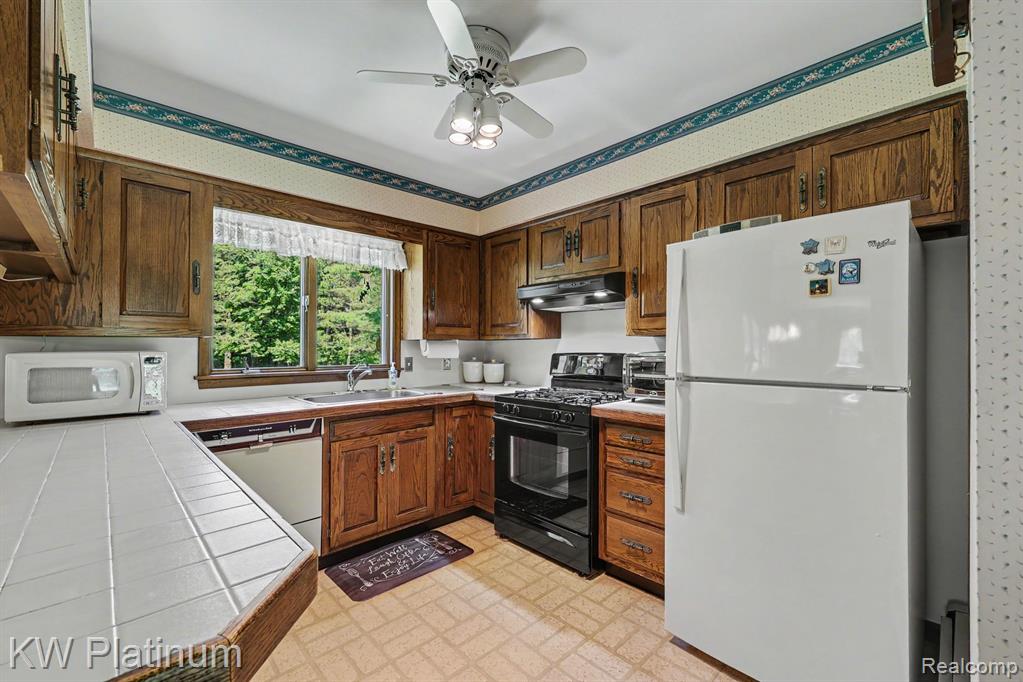 9474 Bartel Road Columbus, MI 48063 - Photo 11 of 31