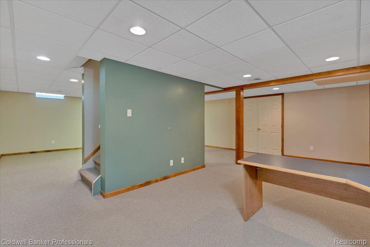 693 Lockmoore Court Rochester, MI 48307 - Photo 30 of 39 Gallery Image 30