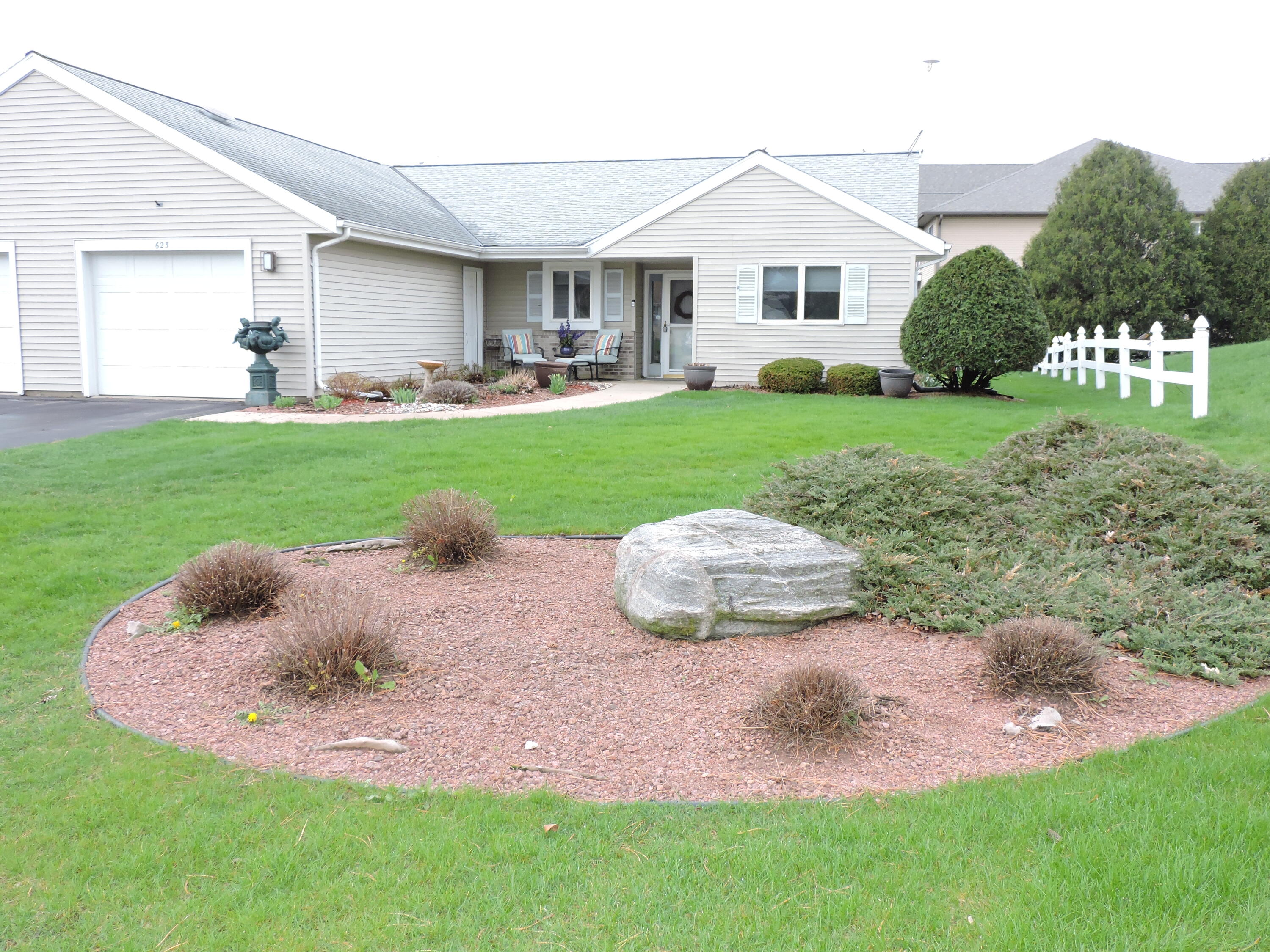 623 Shah Avenue Fort Atkinson, WI 53538 - Photo 2 of 43 DSCN1158