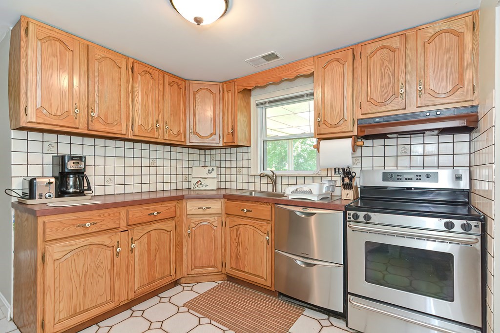 29 Westlake Road Natick, MA 01760 - Photo 11 of 40 Gallery Image 11