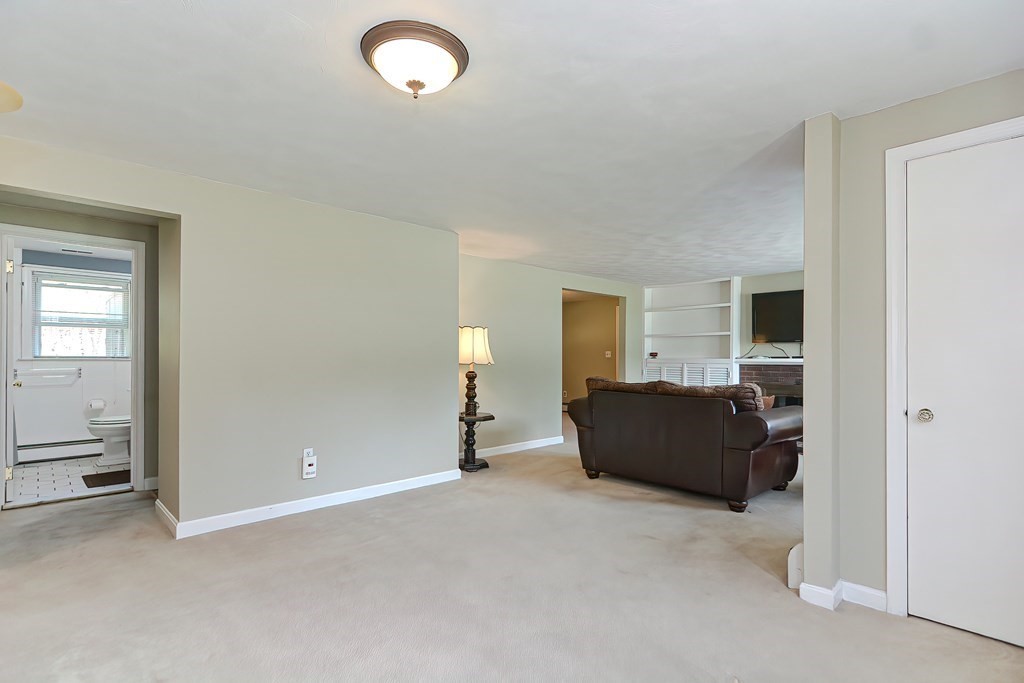 29 Westlake Road Natick, MA 01760 - Photo 5 of 40 Gallery Image 5