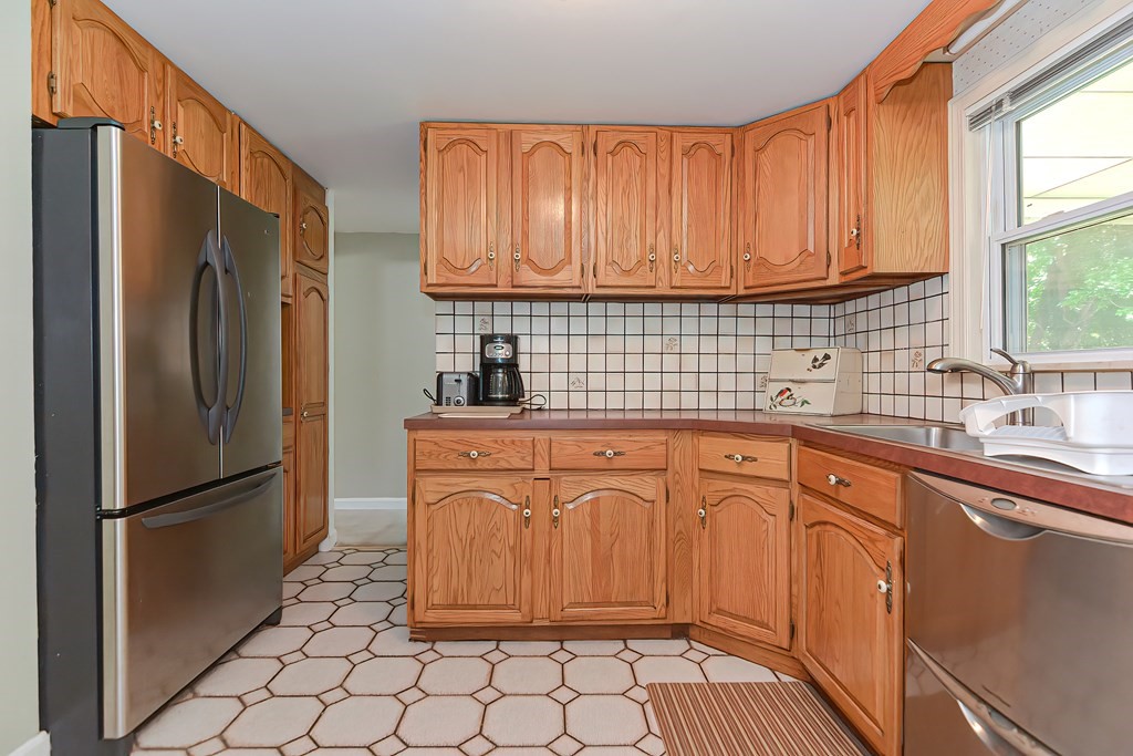 29 Westlake Road Natick, MA 01760 - Photo 10 of 40 Gallery Image 10