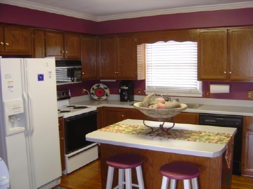 5448 Highfields Road Roanoke, VA 24018 - Photo 5 of 7 Kitchen