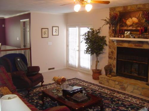 5448 Highfields Road Roanoke, VA 24018 - Photo 7 of 7 Family Room 2