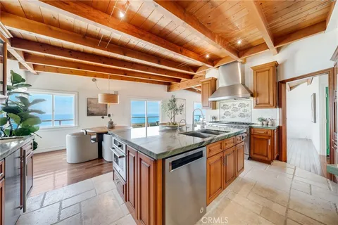 $3,700,000 | 31272 Ceanothus Drive, Laguna Beach, CA 92651