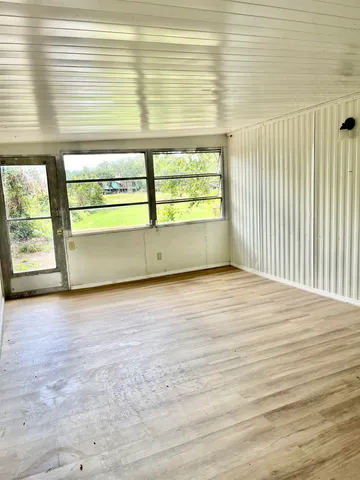 a view of a house with backyard