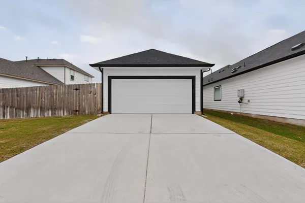 $2,300 | 314 Ashby Drive, Hutto, TX 78634
