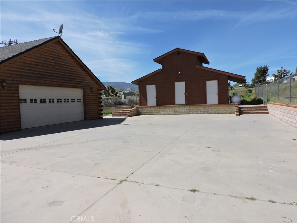 5480 Sunnyslope Road Phelan, CA 92371 - Photo 2 of 47 a front view of a house with a yard