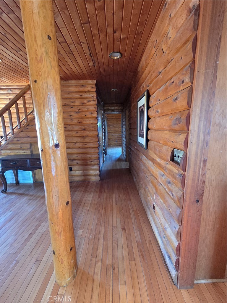 5480 Sunnyslope Road Phelan, CA 92371 - Photo 23 of 47 a view of entryway with wooden floor