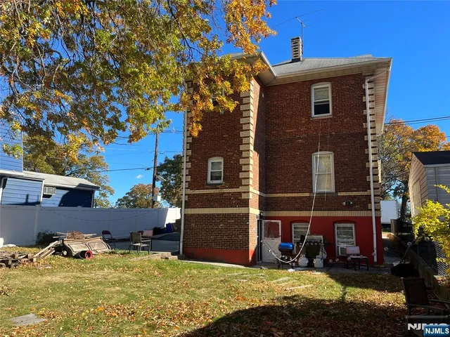 $2,400 | 129 Orient Way, Unit 2, Lyndhurst, NJ 07071