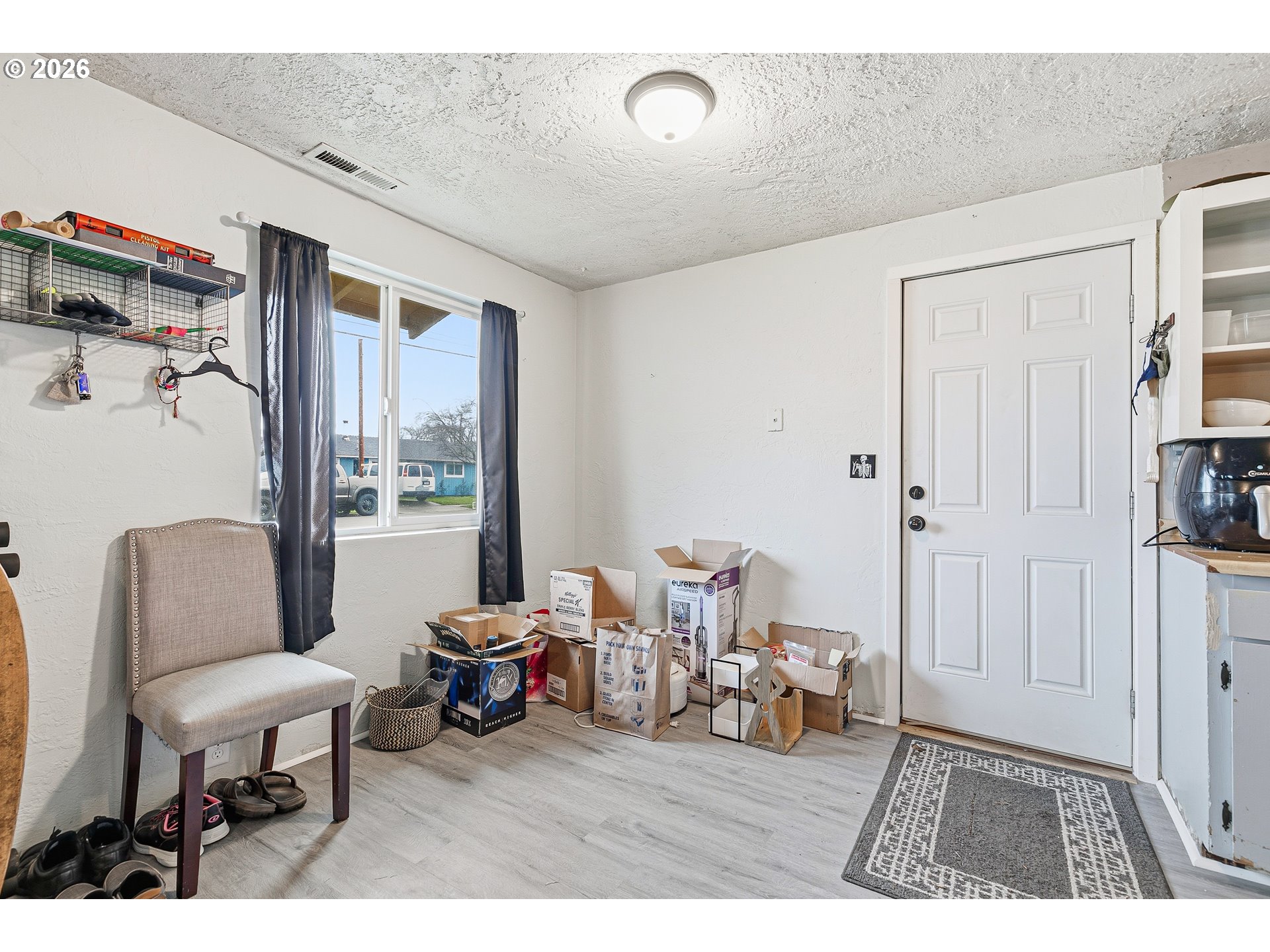 2841 Howard Avenue Medford, OR 97501 - Photo 2 of 18