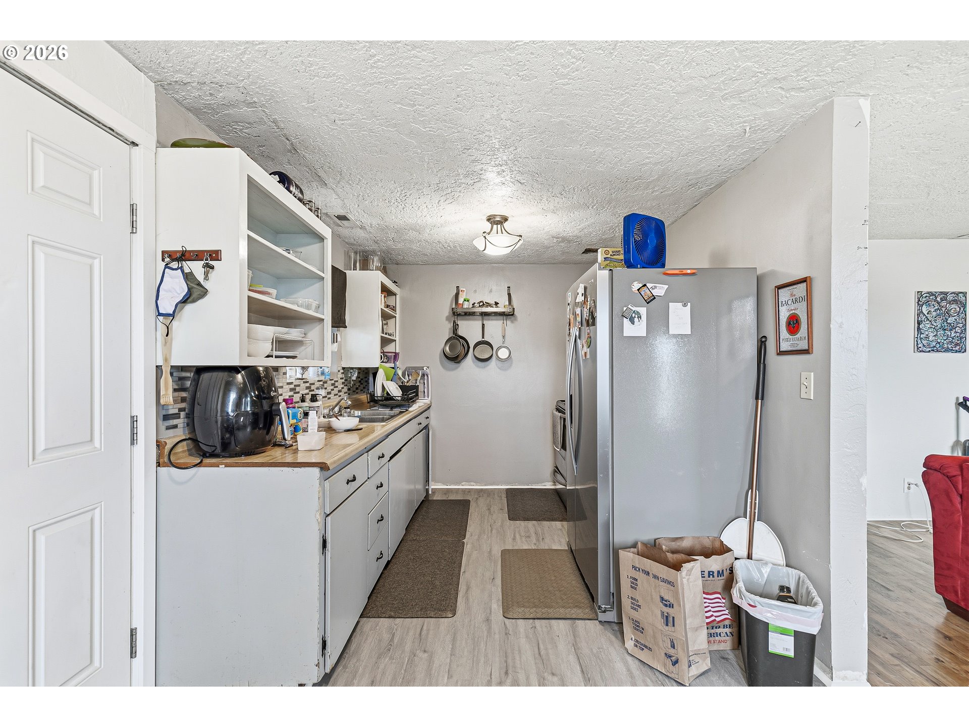 2841 Howard Avenue Medford, OR 97501 - Photo 3 of 18