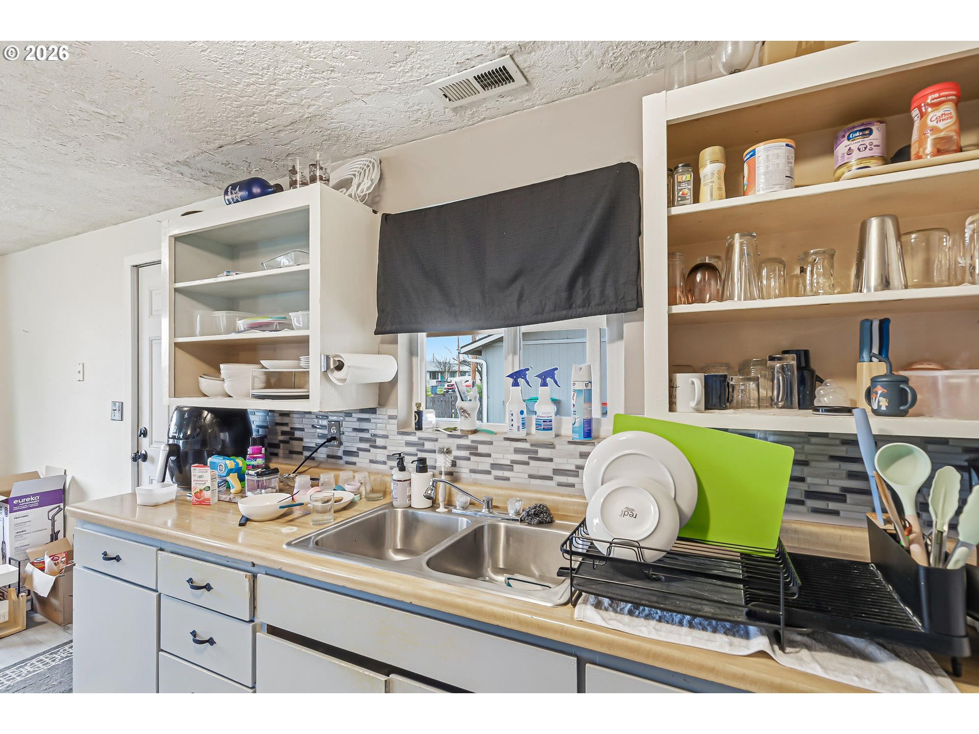 2841 Howard Avenue Medford, OR 97501 - Photo 4 of 18