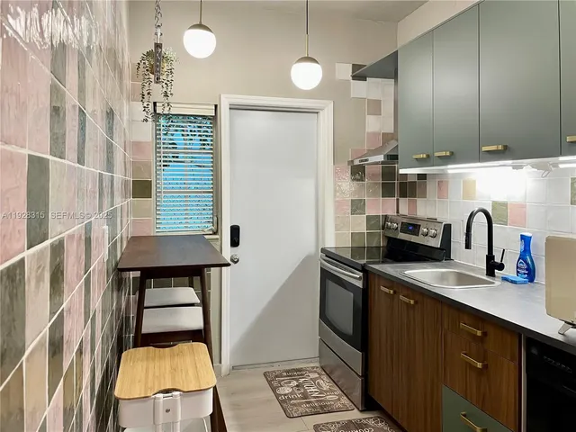 $2,200 | 1571 Pennsylvania Avenue, Unit 4S, Miami Beach, FL 33139