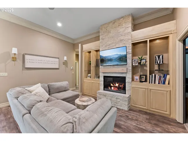 $590,000 | 2402 Northwest Canterbury Drive, Roseburg, OR 97471