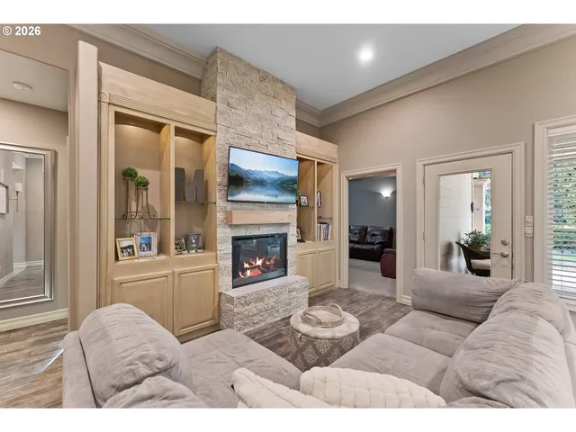 $590,000 | 2402 Northwest Canterbury Drive, Roseburg, OR 97471