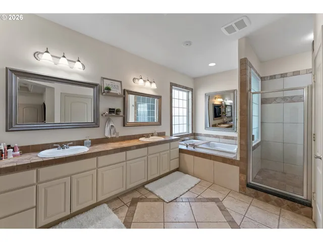 $590,000 | 2402 Northwest Canterbury Drive, Roseburg, OR 97471