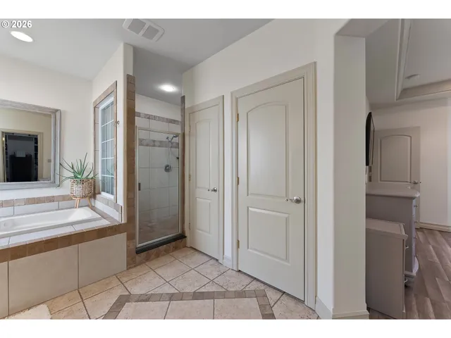 $590,000 | 2402 Northwest Canterbury Drive, Roseburg, OR 97471