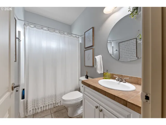 $590,000 | 2402 Northwest Canterbury Drive, Roseburg, OR 97471